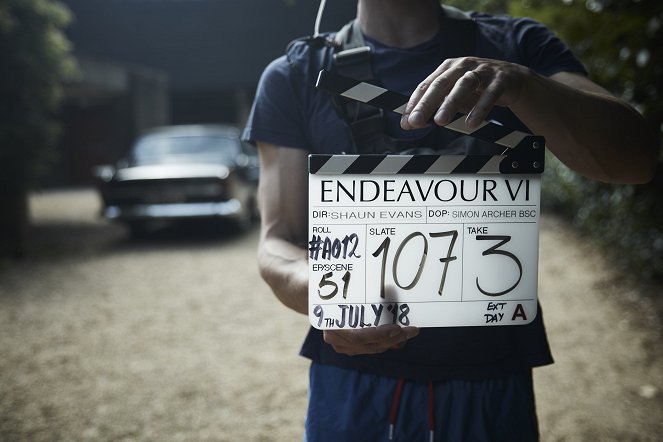 Endeavour - Season 6 - Van de set
