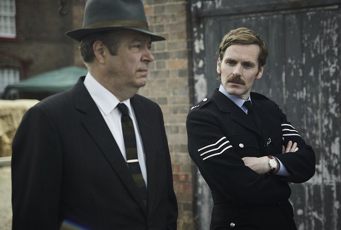 Endeavour - Season 6 - Słup - Z filmu - Roger Allam, Shaun Evans