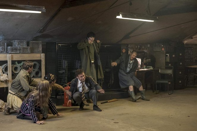 Slaughterhouse Rulez - Photos - Finn Cole, Asa Butterfield, Simon Pegg