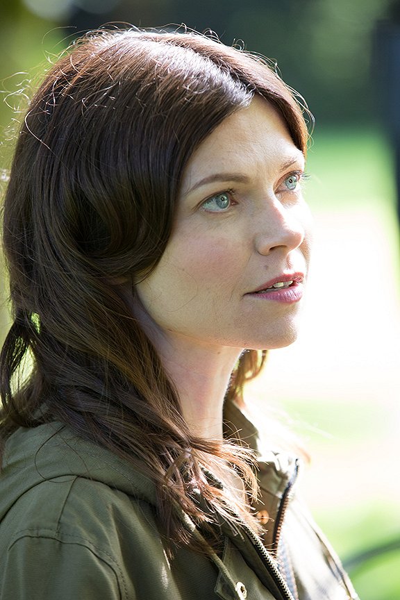 Cradle of Lies - Filmfotos - Nicole de Boer