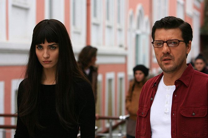 20 Dakika - De la película - Tuba Büyüküstün, İlker Aksum