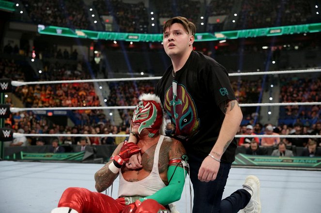 WWE Money in the Bank - De la película - Rey Mysterio, Dominik Gutiérrez
