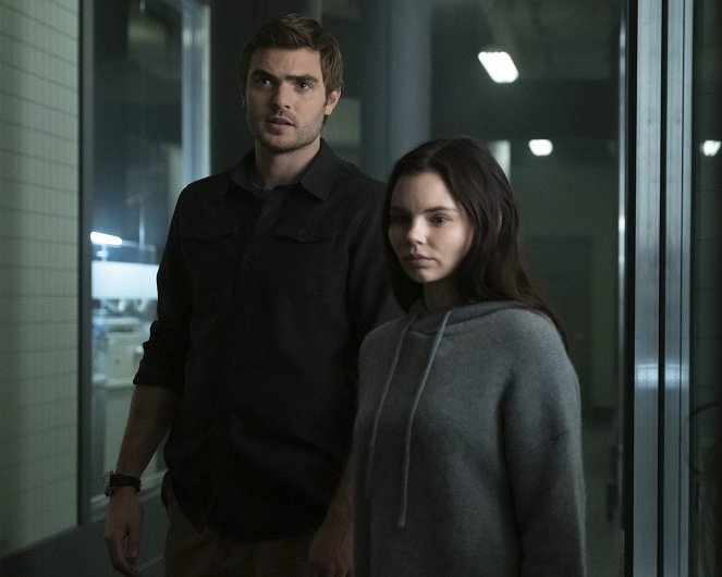 Siren - Serenity - Do filme - Alex Roe, Eline Powell