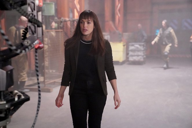 Agents of S.H.I.E.L.D. - Season 6 - Collision Course, Part 1 - Van de set - Elizabeth Henstridge