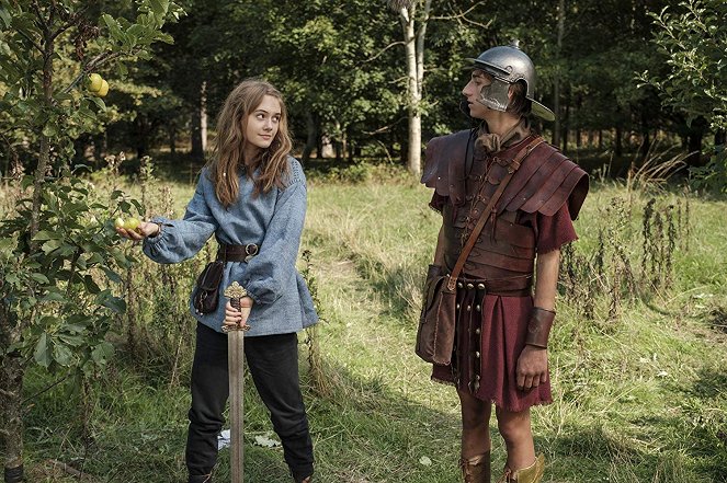 Starożytne histerie - przygody frywolnych Rzymian - Z filmu - Emilia Jones, Sebastian Croft