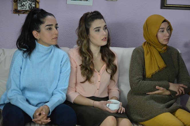 Yalaza - Episode 14 - Filmfotók - Lalizer Kemaloğlu, Merve Erdoğan, Miray Şahin