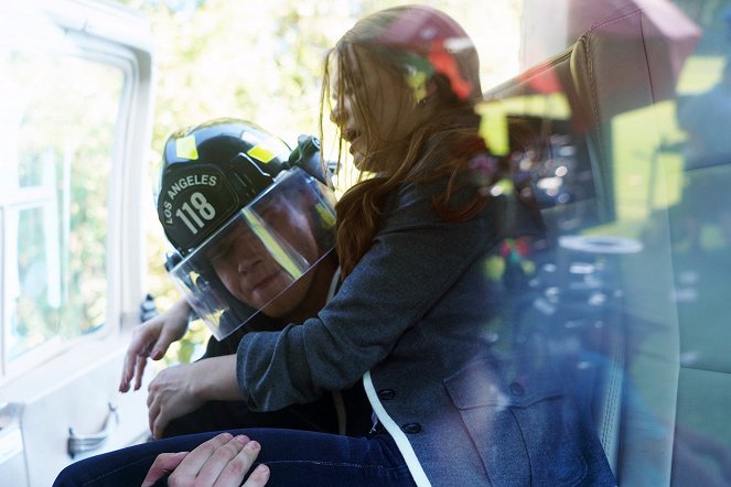 911 L.A. - Bedrogozva - Filmfotók - Oliver Stark, Megan West