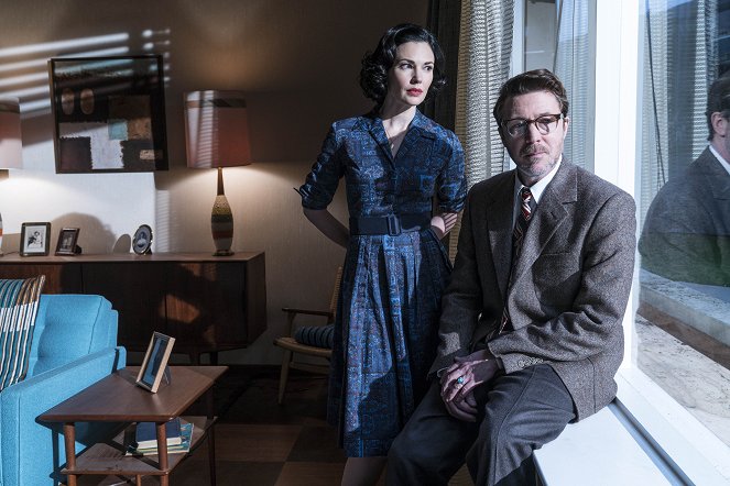 Project Blue Book - Season 1 - Werbefoto - Laura Mennell, Aidan Gillen