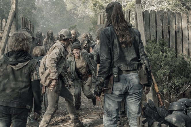 Fear the Walking Dead - Boden unter den Füßen - Filmfotos - Bailey Gavulic