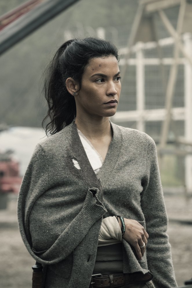 Živí mrtví: Počátek konce - Série 5 - Still Standing - Z filmu - Danay Garcia