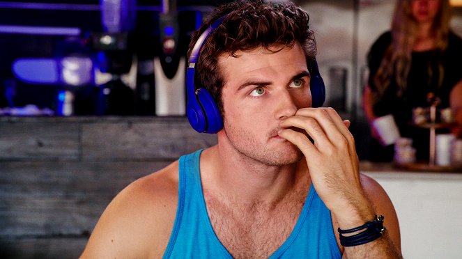 Now Apocalypse - This is the Beginning of the End - Z filmu - Beau Mirchoff