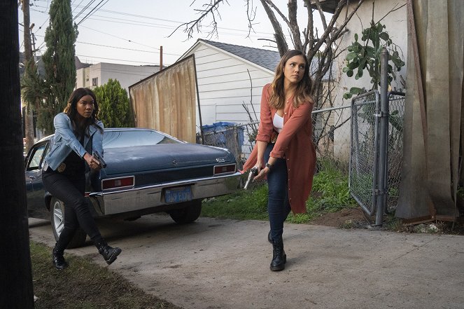 L.A.'s Finest - Season 1 - Pilot - Photos - Gabrielle Union, Jessica Alba