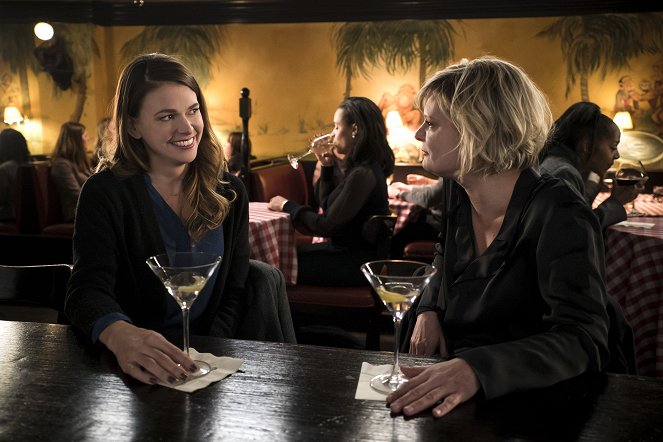 Younger - Season 1 - The Old Ma'am and the C - Photos - Sutton Foster, Martha Plimpton