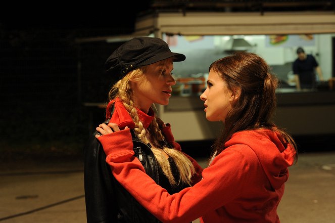 SOKO Stuttgart - Blech - De la película - Nina-Friederike Gnädig, Aylin Tezel