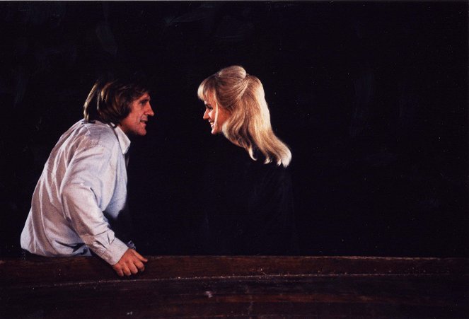 Er liebt sie, er liebt sie nicht - Filmfotos - Gérard Depardieu, Judith Godrèche