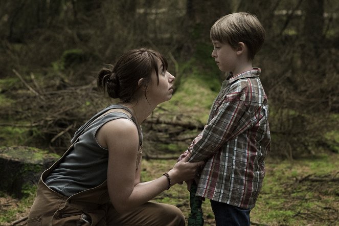 The Hole in the Ground - Photos - Seána Kerslake, James Quinn Markey