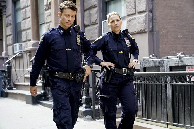 Blue Bloods (Familia de policías) - Season 9 - Jugando con fuego - De la película - Will Estes, Vanessa Ray