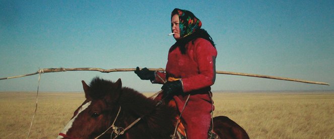 La Femme des steppes, le flic et l'oeuf - Photos