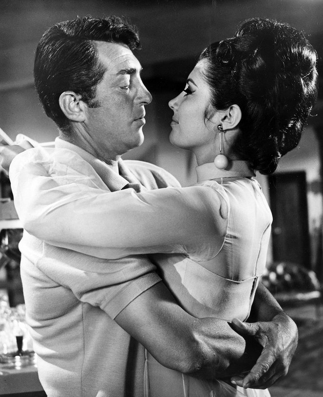 Matt Helm ristitulessa - Kuvat elokuvasta - Dean Martin, Beverly Adams