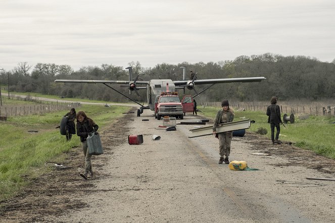 Fear the Walking Dead - Is Anybody Out There? - Photos