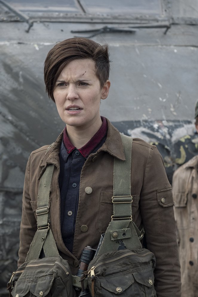 Fear the Walking Dead - Season 5 - Is Anybody Out There? - Photos - Maggie Grace