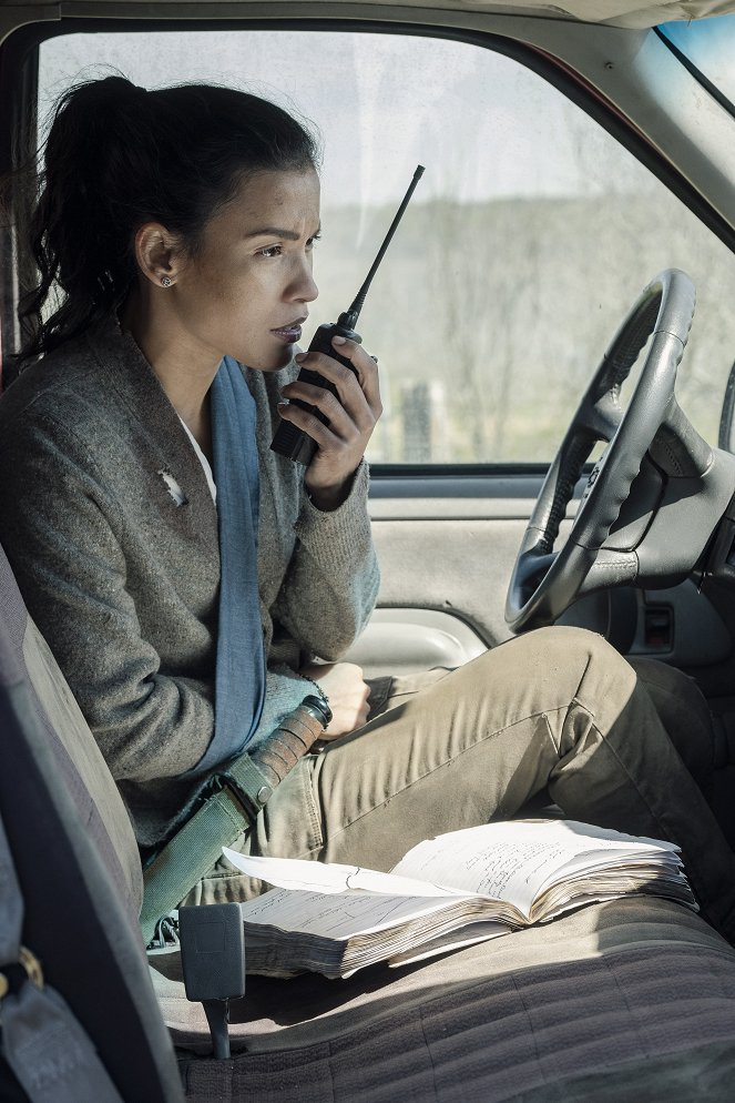 Fear the Walking Dead - Season 5 - Is Anybody Out There? - Photos - Danay Garcia