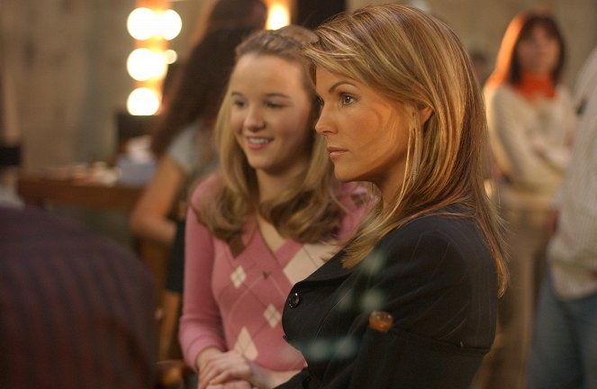 Summerland - Season 2 - Where There's a Will There's a Wave - Photos - Lori Loughlin