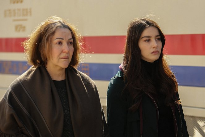 Annem - De la película - Sumru Yavrucuk, Özge Gürel