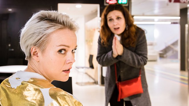 Pirjo - Season 2 - Liikaa kehuja - Filmfotos - Anna Puu, Pirjo Heikkilä