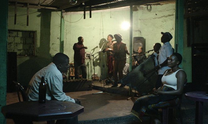 Félicité - Kuvat elokuvasta - Papi Mpaka, Véro Tshanda Beya Mputu