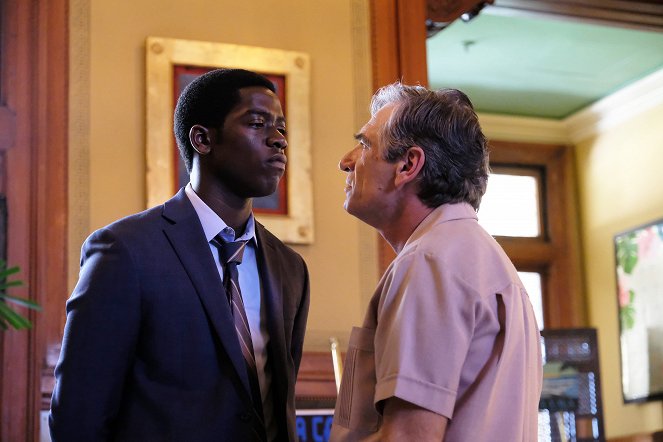 Snowfall - Season 3 - Cash and Carry - Photos - Damson Idris, Alon Aboutboul