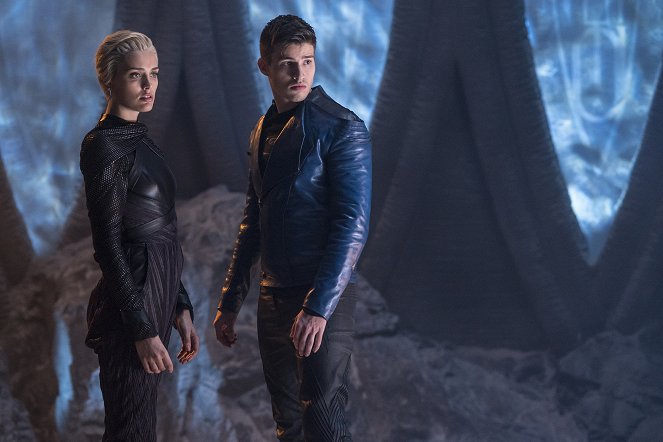 Krypton - Season 2 - Zods and Monsters - Photos - Wallis Day, Cameron Cuffe