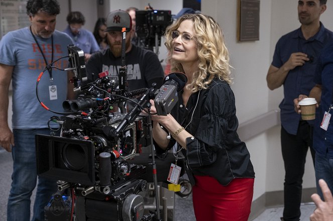 City on a Hill - Season 1 - Il n'y a pas de camp, putain ! - Tournage - Kyra Sedgwick