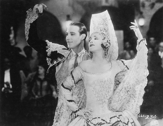 A Sainted Devil - De la película - Rudolph Valentino, Helena D'Algy