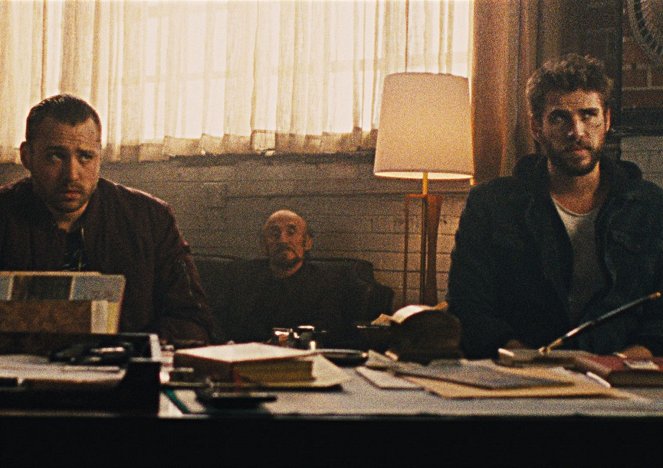 El informante - De la película - Emory Cohen, Liam Hemsworth
