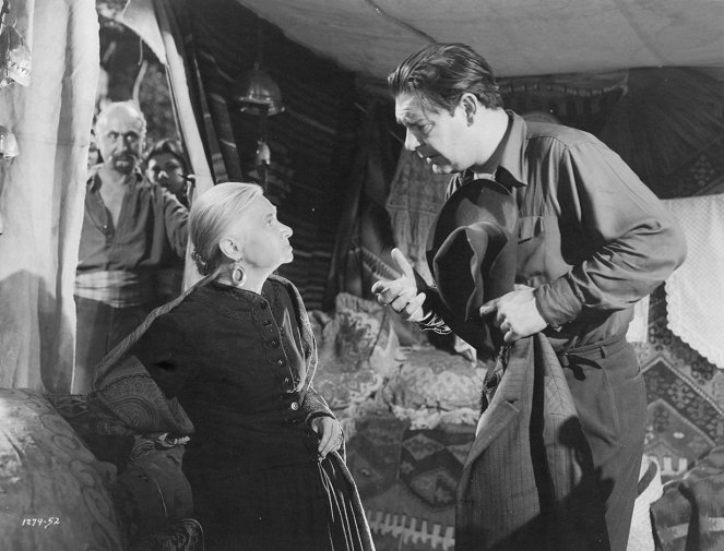 Frankenstein Meets the Wolf Man - Photos - Torben Meyer, Maria Ouspenskaya, Lon Chaney Jr.