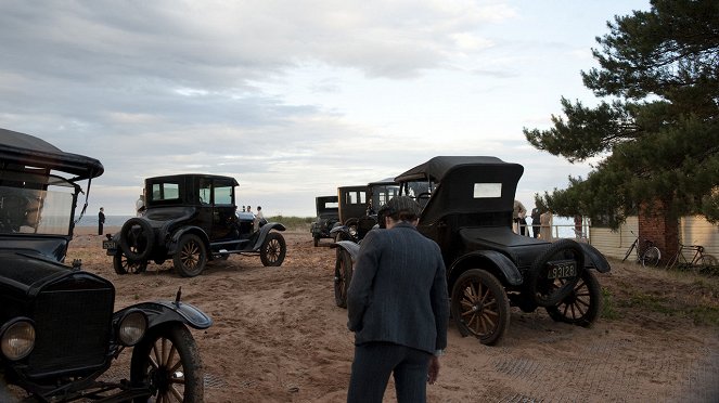 Boardwalk Empire - Two Boats and a Lifeguard - Photos