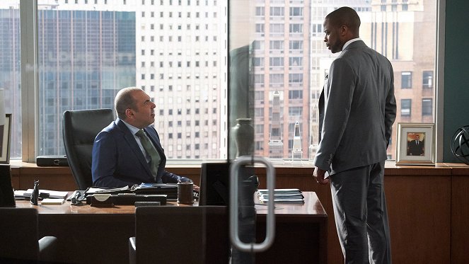 Suits, avocats sur mesure - Season 9 - Coup pour coup - Film - Rick Hoffman, Dulé Hill