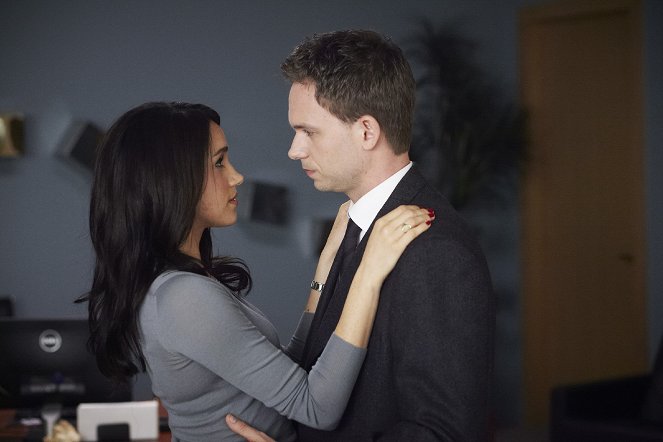 Suits - No Way Out - Photos - Meghan, Duchess of Sussex, Patrick J. Adams