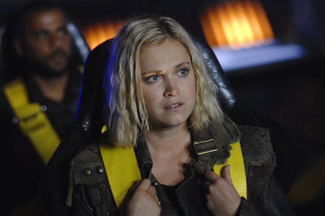 100 - Azyl - Z filmu - Eliza Taylor