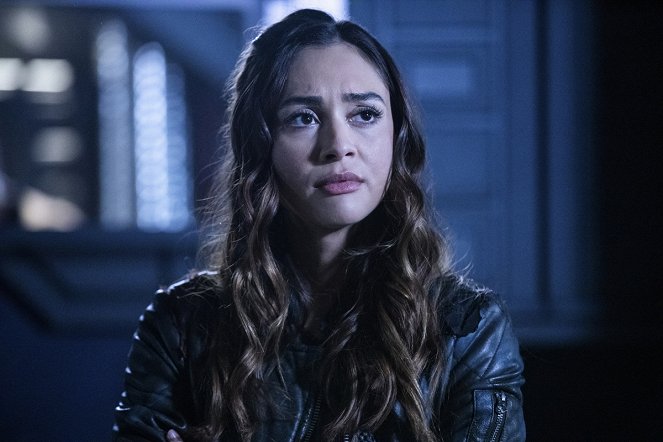 The 100 - What You Take with You - Photos - Lindsey Morgan