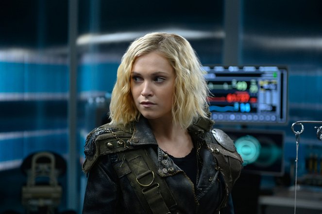 The 100 - Ashes to Ashes - Van film - Eliza Taylor