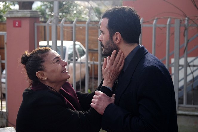 Kuzgun - Episode 2 - De la película - Hatice Aslan, Barış Arduç
