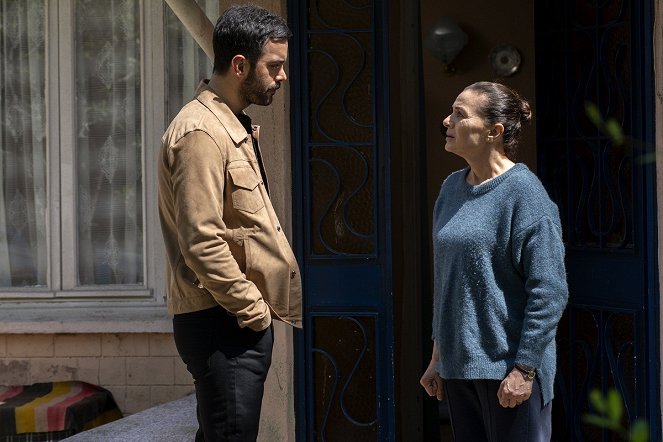 Kuzgun - Episode 12 - De la película - Barış Arduç, Hatice Aslan