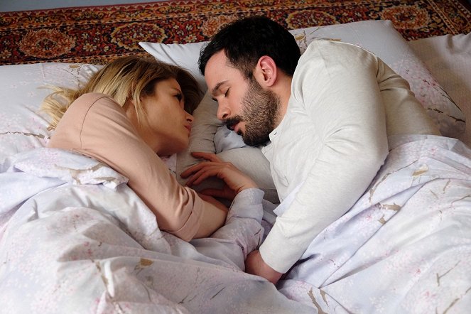 Kuzgun - Episode 12 - Do filme - Burcu Biricik, Barış Arduç