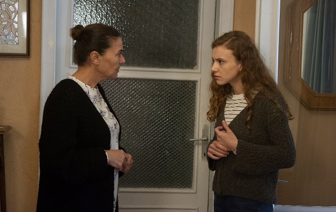 Raven - Episode 15 - Photos - Hatice Aslan, Ahsen Eroğlu