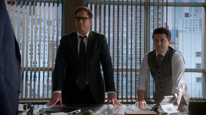 Bull - Leave It All Behind - Photos - Michael Weatherly, Freddy Rodríguez