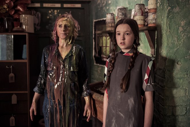 Eine lausige Hexe - Season 3 - Die neue Kunstlehrerin - Filmfotos - Nicola Stephenson, Bella Ramsey