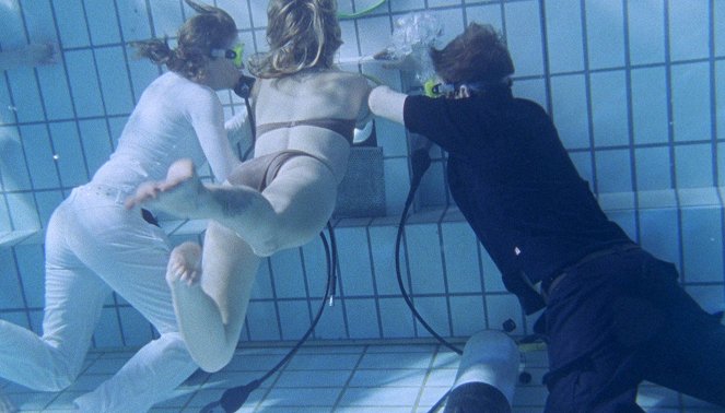 112 - Sie retten dein Leben - Dramatik im Schwimmbad - Van film