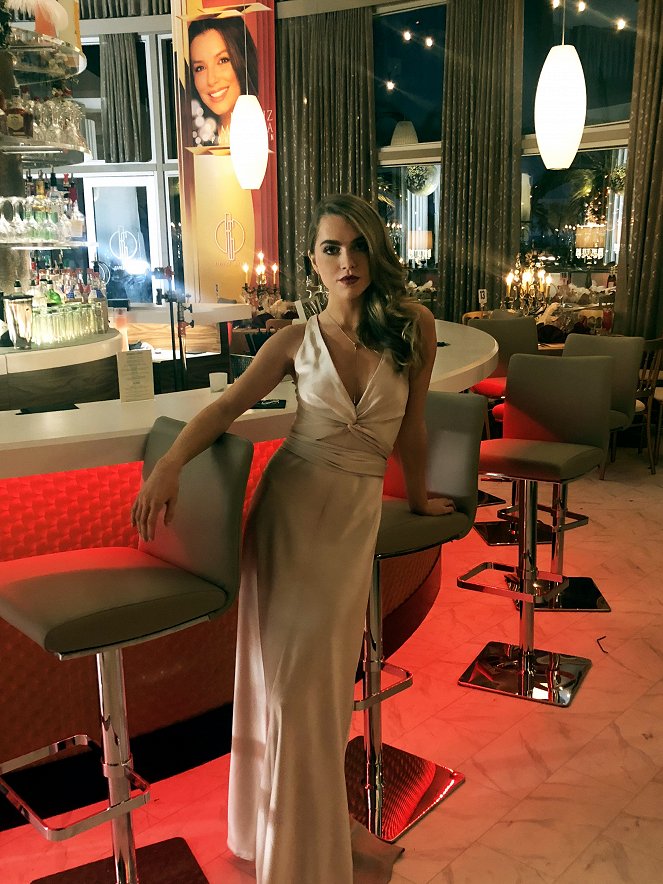 Grand Hotel - Love Thy Neighbor - De filmagens - Anne Winters